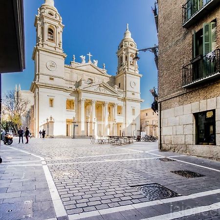 Apartamento Buen Camino Pamplona Bagian luar foto